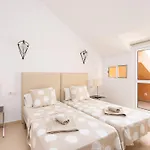 公寓 Exklusives Attic Mit Atemberaubendem Meerblick By Interhome *